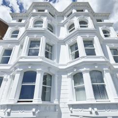 ICONIC 700 Hung-Slider Windows